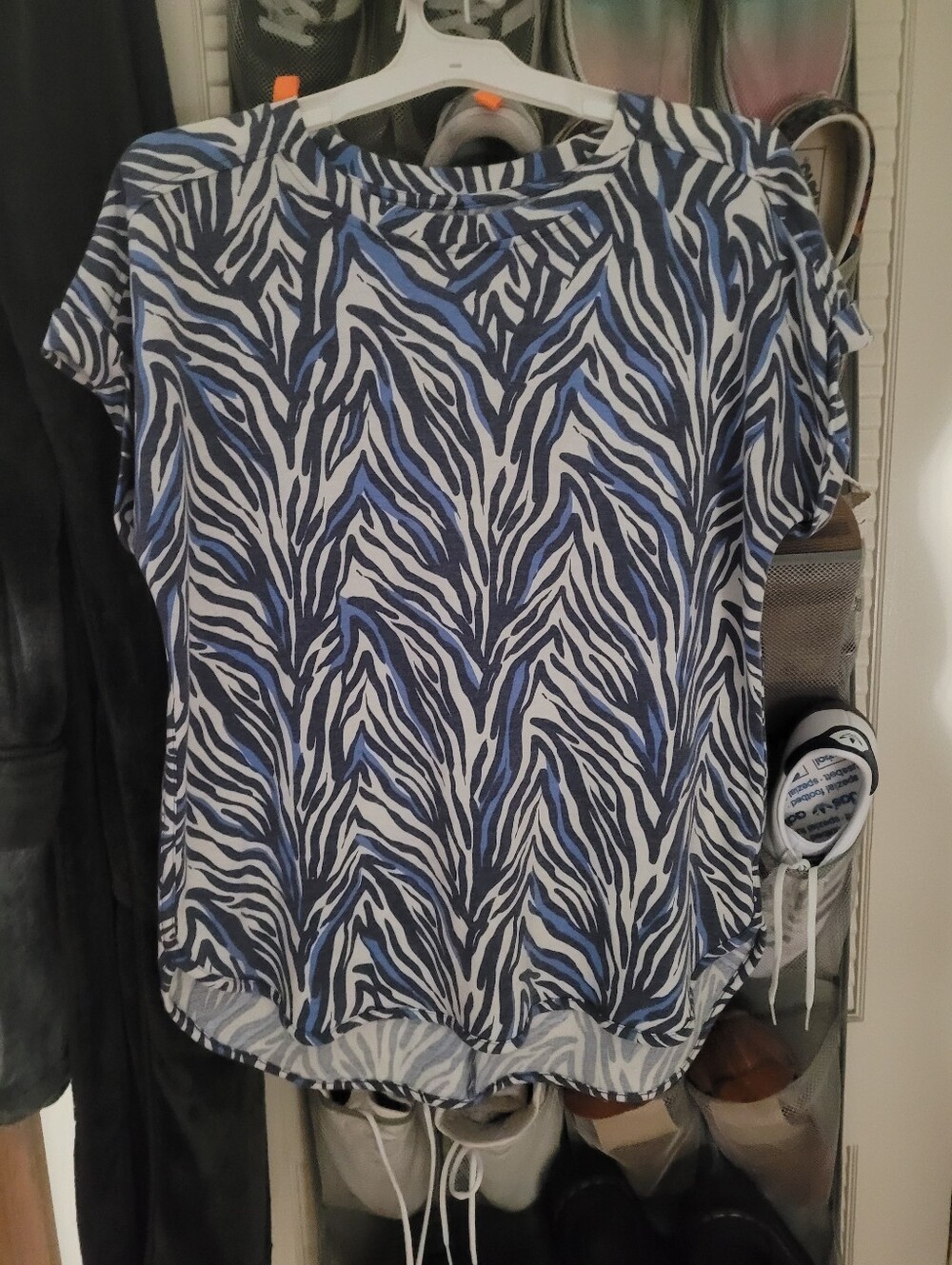 Blue Zebra Print Short Sleeve Women's Top Sz L.